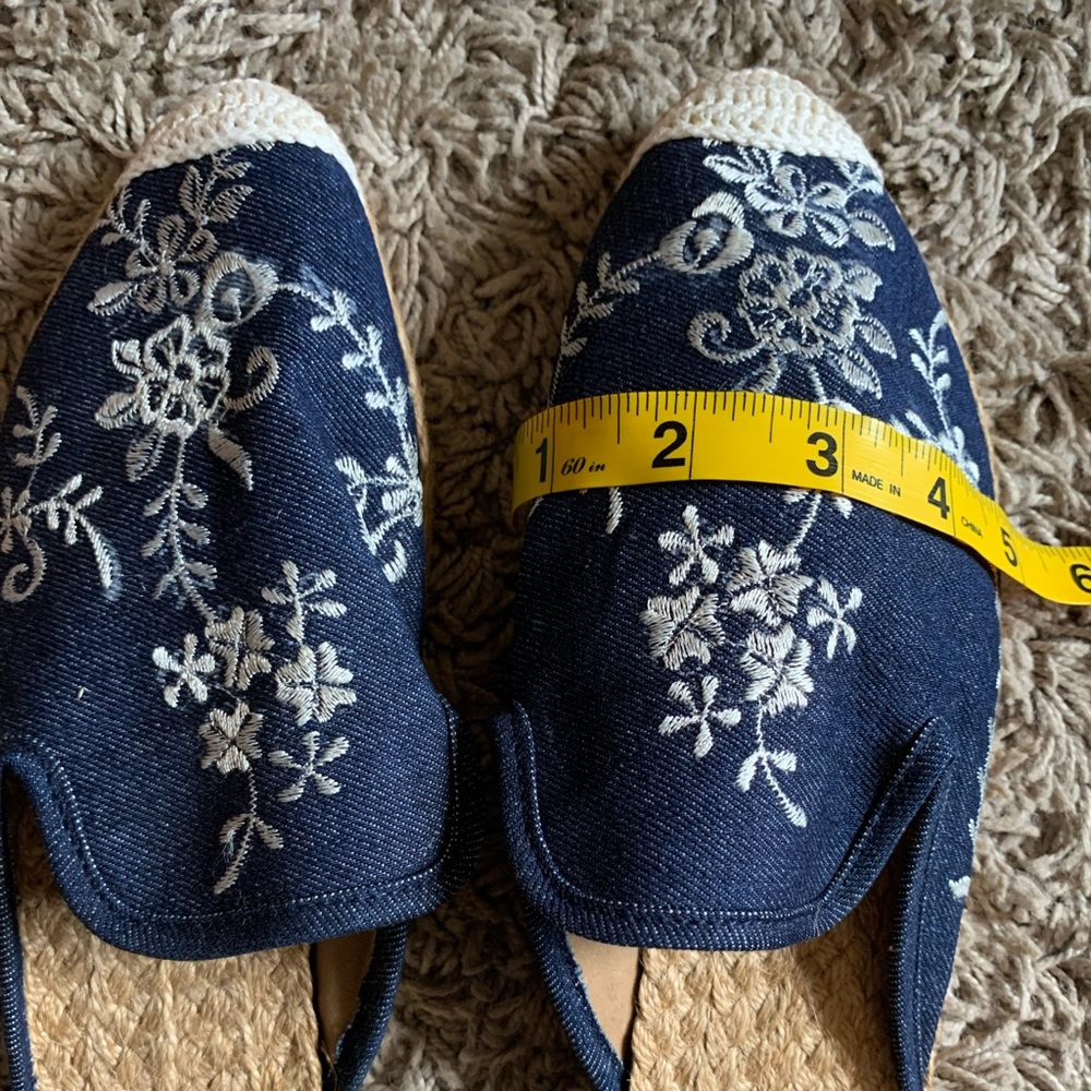 Tesoros Abaca Slippers - Picture 2 of 10